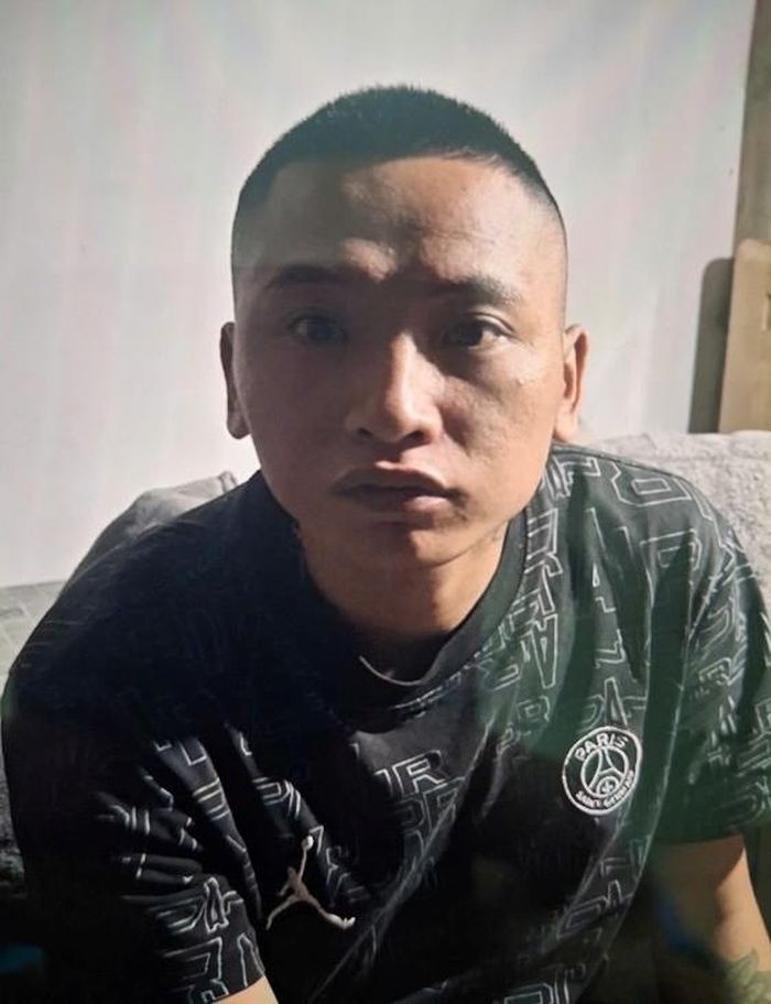 Đối tượng Vi Thị Hằng và đối tượng Nguyễn Thế Sâm cùng tang vật. Ảnh: CA Hưng Yên.