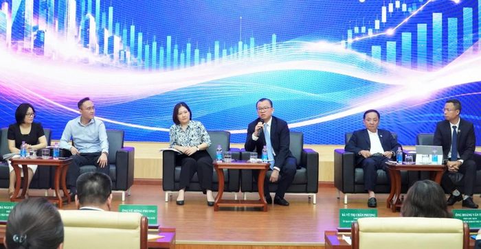 Phó Chủ tịch UBCKNN Nguyễn Hoàng Dương điều hành phiên thảo luận Hội nghị.