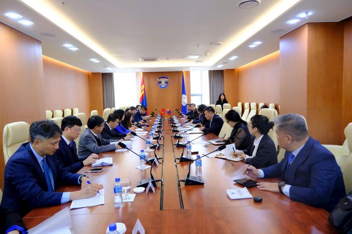 Đoàn đại biểu thành phố Hà Nội làm việc với Phó Thị trưởng thứ nhất thành phố Ulaanbaatar- ông Galsangiin Jargalsaikhan. Ảnh: Trần Quỳnh Mai
