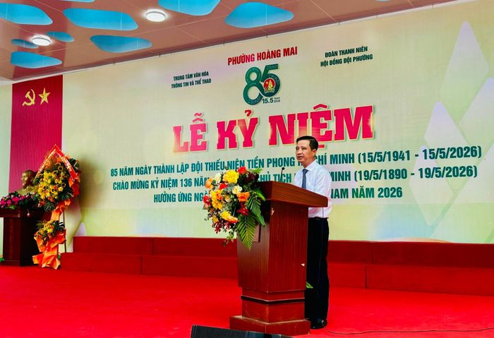 Bí thư Đảng ủy, Chủ tịch HĐND phường Hoàng Mai Nguyễn Xuân Linh phát biểu chỉ đạo tại buổi lễ kỷ niệm. Ảnh: Trần Oanh