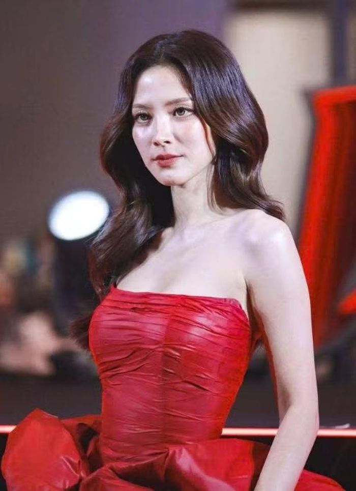 Baifern cho biết cô không cổ xúy cho hành vi sai trái, đồng thời gửi lời động viên tới Mild và mong bạn mình đủ mạnh mẽ vượt qua giai đoạn khó khăn.