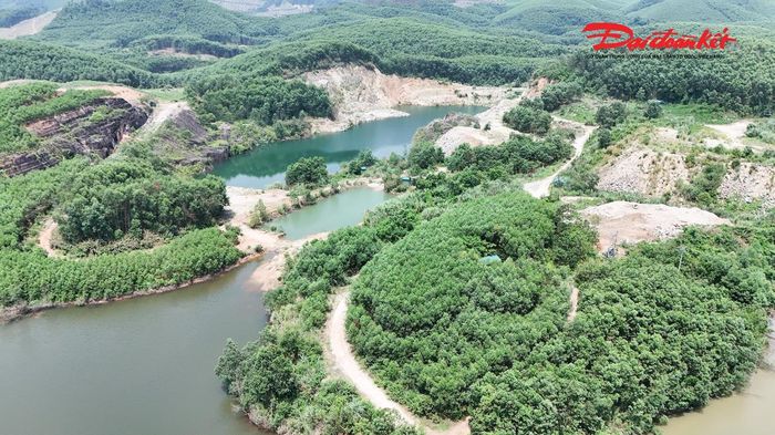 Đáng chú ý, trước đó Thanh tra Chính phủ đã tiến hành thanh tra hoạt động khai thác khoáng sản tại mỏ ruby - saphir Châu Bình. Theo đại diện Sở Nông nghiệp và Môi trường, sau khi có kết luận thanh tra, các nội dung liên quan sẽ được xem xét, xử lý theo thẩm quyền.