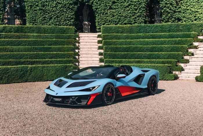 Fenomeno Roadster luôn ở trạng thái mở, không có mui cứng hay tấm chắn tháo rời. Ảnh: Lamborghini.
