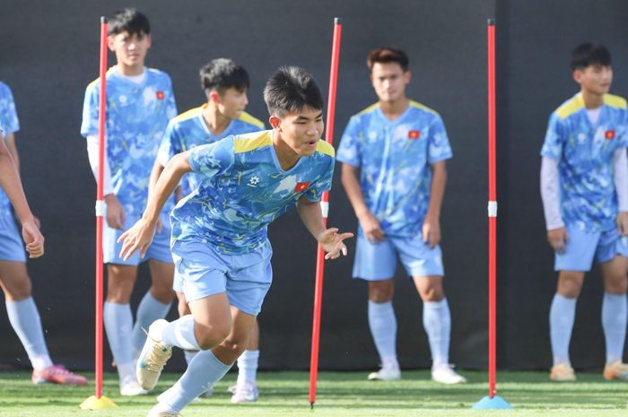  U17 Việt Nam đang có trạng thái tinh thần thoải mái sau khi giành vé vào tứ kết. Ảnh: VFF. 