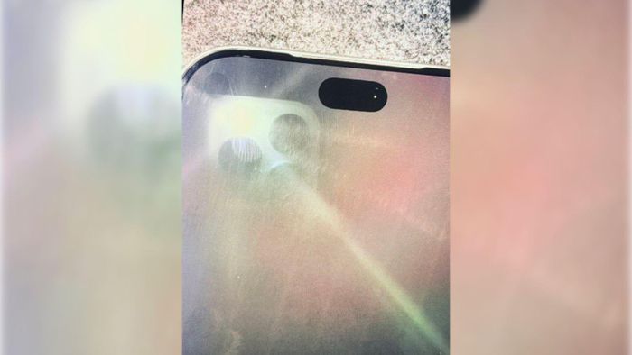  Hình ảnh được cho của iPhone 18 Pro với Dynamic Island ngắn hơn. Ành: @earlyappleleaks/X. 