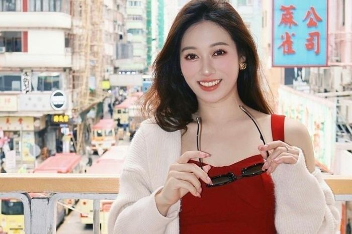  Ngô Liễu Phương cho biết cô đã trả hết khoản nợ lớn của gia đình nhờ công việc livestream và sản xuất video văn hóa truyền thống. Trong cuộc phỏng vấn mới đây, cựu vận động viên 31 tuổi cho biết gia đình cô từng lâm vào khó khăn khi cha mẹ mắc bệnh, kéo theo chi phí điều trị lên tới 400.000 nhân dân tệ (khoảng 1,5 tỷ đồng). Ảnh: Baidu. 