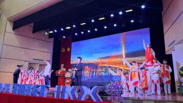 Chương trình văn nghệ chào mừng.