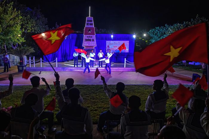 Giao lưu văn nghệ