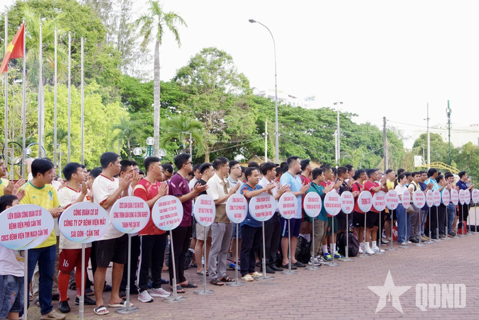  Giải đấu thu hút sự tham gia tranh tài sôi nổi của 37 đội bóng thi đấu vòng loại tại các phường Sóc Trăng và phường Cái Khế (TP Cần Thơ).