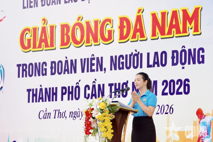  Đồng chí Trần Tú Nhiên, Phó chủ tịch LĐLĐ TP Cần Thơ phát biểu khai mạc. 
