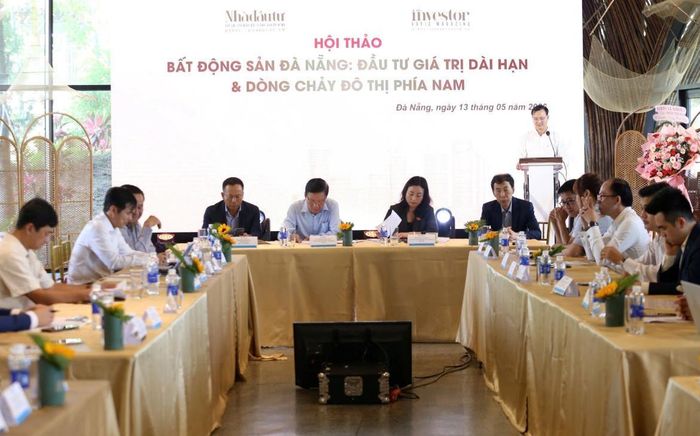 Hội thảo "Đầu tư giá trị dài hạn và Dòng chảy đô thị phía Nam" do Tạp chí Nhà đầu tư tổ chức.