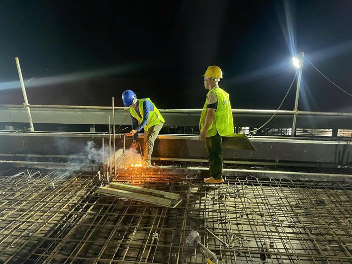  Công nhân hàn sắt 