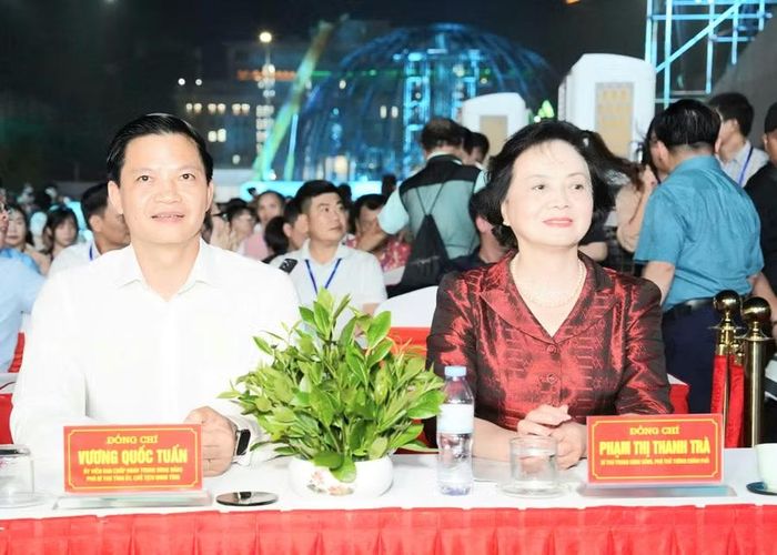Bí thư Trung ương Đảng, Phó Thủ tướng Phạm Thị Thanh Trà; Chủ tịch UBND tỉnh Thái Nguyên Vương Quốc Tuấn tại chương trình.