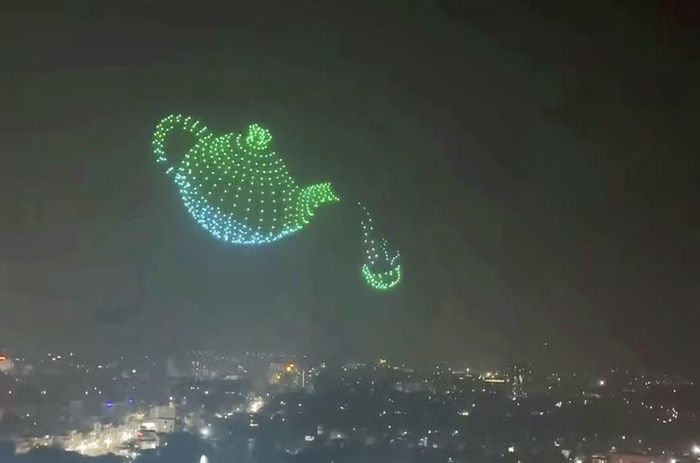 Trình diễn drone công nghệ cao, tạo nên lễ hội ánh sáng.