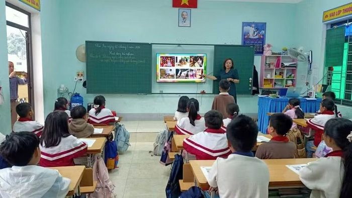 Giúp học sinh tự tin giao tiếp bằng tiếng Anh ngay từ bậc Tiểu học.