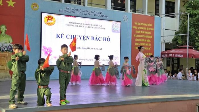 Trẻ tham gia thi Kể chuyện Bác Hồ.
