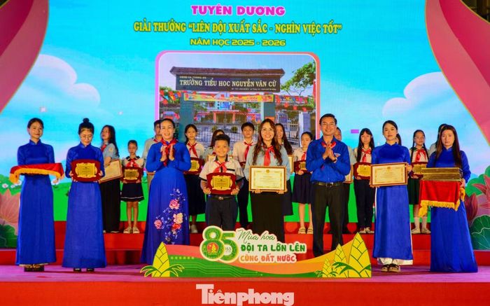 36 liên đội được trao giải thưởng “Liên đội xuất sắc - Nghìn việc tốt”.