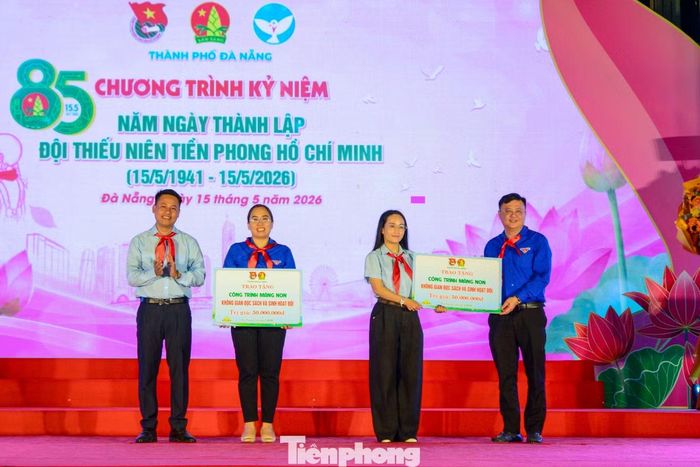 Công trình măng non “Không gian đọc sách và sinh hoạt Đội” trị giá 100 triệu đồng trao cho 2 liên đội tại xã Trà My và xã Bà Nà.