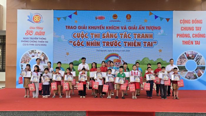 Các học sinh đạt giải khuyến khích, giải ấn tượng của cuộc thi vẽ tranh