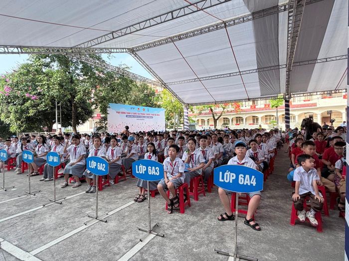 Các em học sinh tham dự sự kiện