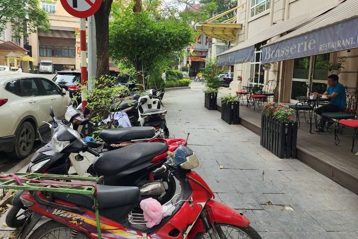 Yếu tố quản lý là then chốt đảm bảo trật tự khi cho thuê vỉa hè. Ảnh: Quang Phong.