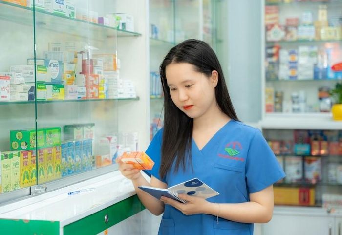 Nhà thuốc Bảo Châu lựa chọn danh mục thuốc phù hợp nhu cầu khách hàng