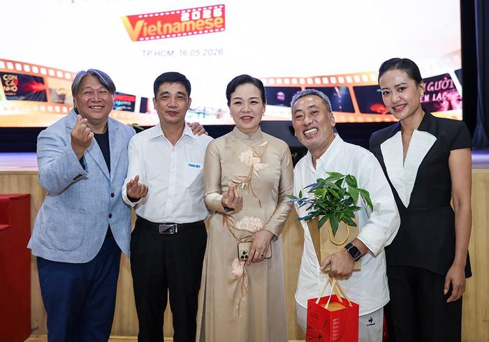 Các thành viên ban giám khảo cuộc thi phim ngắn "Vietnamese 2026". 