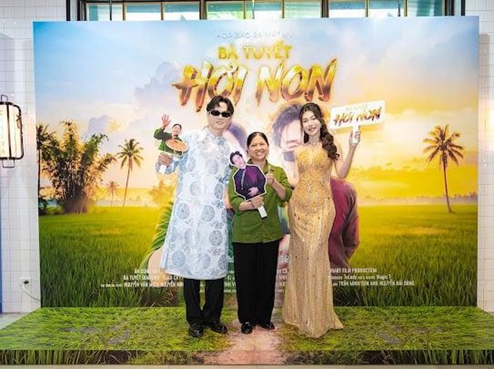 Tuấn Cry - bà Tuyết - MC Hải Anh. 