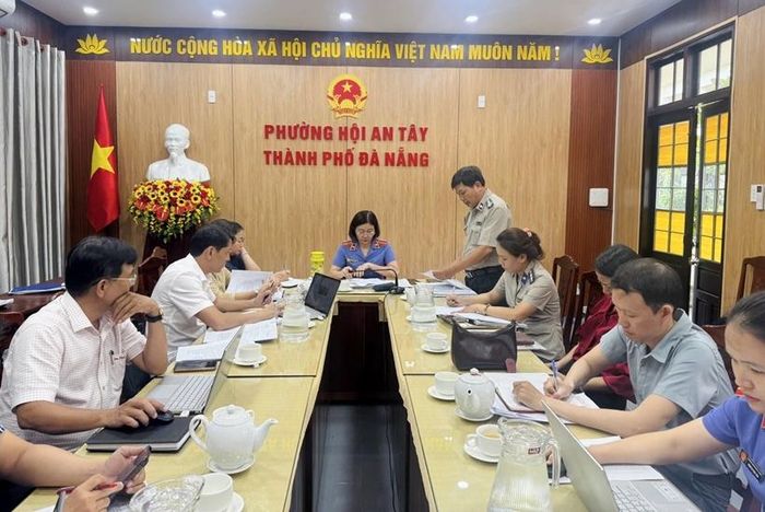  Làm việc tại UBND phường Hội An Tây.