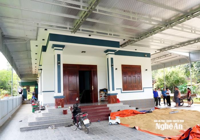 Ngôi nhà của gia đình ông Hoàng Đình Hiệp ở xóm Hồng Thái, xã Nam Đàn vừa được hoàn thành có trị giá đầu tư trên 1,6 tỷ đồng thuộc diện phải giải tỏa. Ảnh: P.V