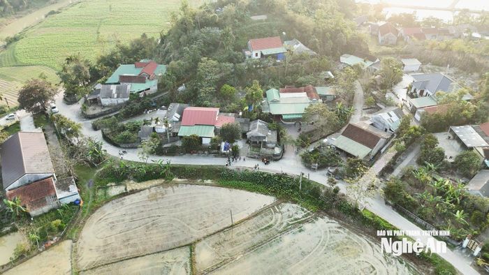 Khu dân cư tại xã Hoa Quân nằm trên hướng tuyến Cao tốc Vinh - Thanh Thủy. Ảnh: Nguyễn Toàn
