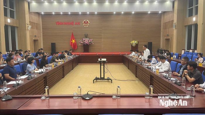 Toàn cảnh cuộc làm việc. Ảnh: Thái Dương