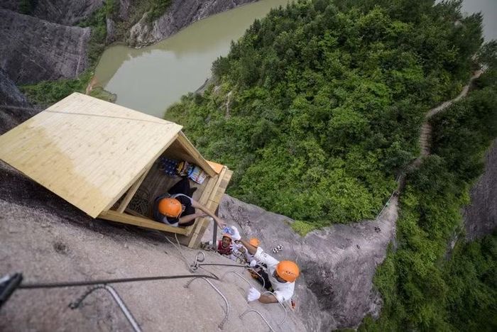 Nơi này được cư dân mạng gọi là “cửa hàng tiện lợi bất tiện nhất thế giới” (Ảnh: Getty Images).