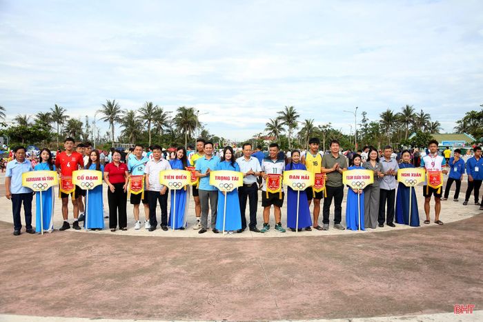 Giải đấu có sự tham gia của hơn 60 VĐV đến từ 6 đội bóng của các xã: Nghi Xuân, Tiên Điền, Đan Hải, Cổ Đạm và Agribank Hà Tĩnh, TEAM Xuân Thành.