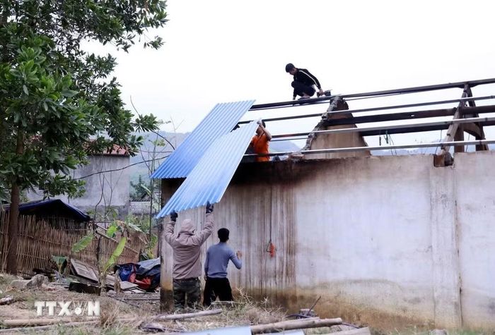 Hỗ trợ xóa nhà tạm, nhà dột nát đối với con đẻ của người hoạt động kháng chiến bị nhiễm chất độc hóa học. (Ảnh minh họa: Quang Cường/TTXVN)