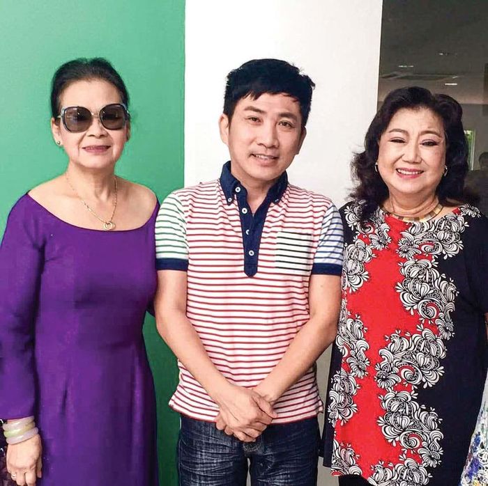 Quang Thành với ca sĩ Khánh Ly và NSND Kim Cương.