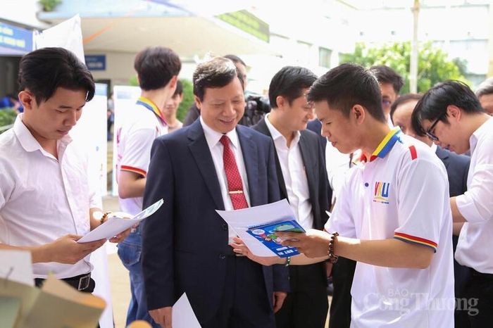 Nhà nước và Chính phủ đang xem đổi mới sáng tạo, khoa học, công nghệ và kinh tế tư nhân là động lực quan trọng cho tăng trưởng kinh tế, điều này mở ra thêm nhiều cơ hội cho cộng đồng startup và doanh nghiệp trẻ phát triển bài bản hơn.