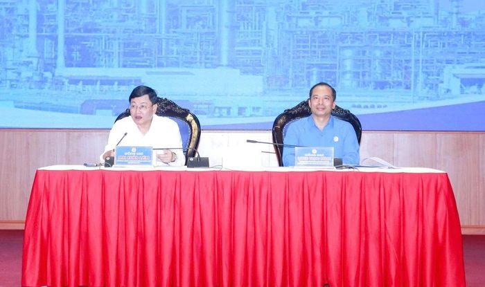 Phó Chủ tịch Thường trực UBND tỉnh Mai Xuân Liêm và Chủ tịch Liên đoàn Lao động tỉnh Lương Trọng Thành điều hành đối thoại.