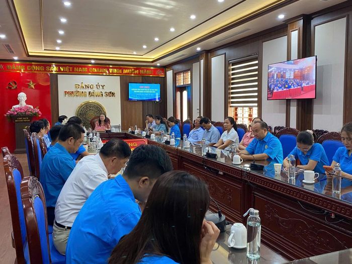 Điểm cầu tại phường Đông Sơn.