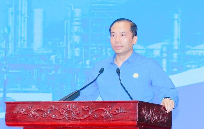Đồng chí Lương Trọng Thành, Tỉnh ủy viên, Phó Chủ tịch Ủy ban MTTQ tỉnh, Chủ tịch Liên đoàn Lao động tỉnh phát biểu khai mạc hội nghị.