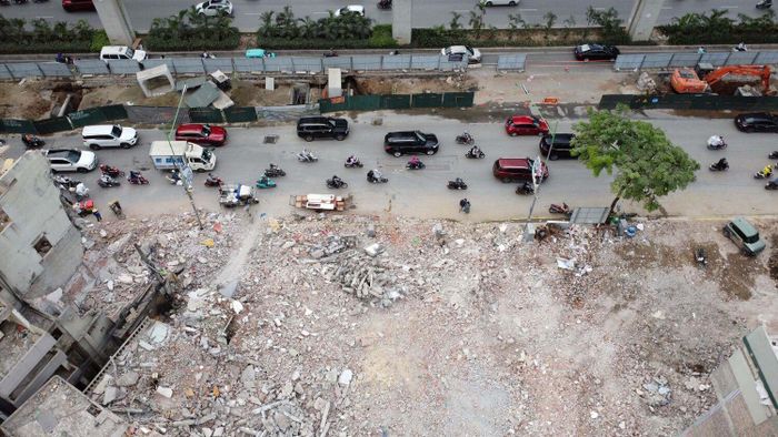 Nhiều đoạn đã "xóa trắng", dọn dẹp để bàn giao mặt bằng thi công.