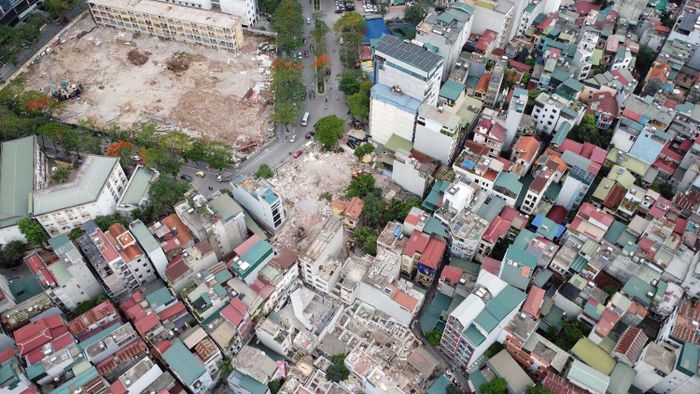 Công tác phá dỡ, bàn giao mặt bằng dự án diễn ra rất khẩn trương.