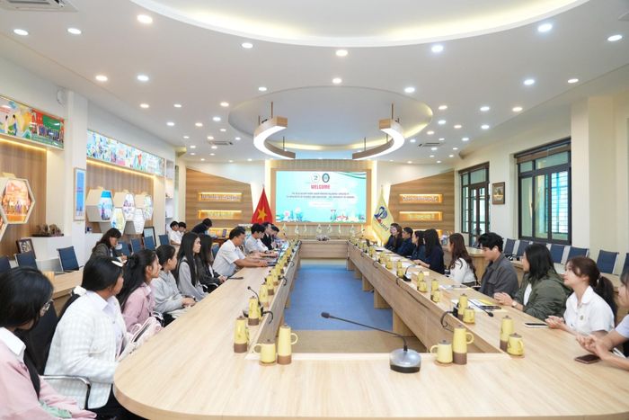 Đoàn sinh viên Thái Lan đến học tập, trao đổi tại Trường Đại học Sư phạm Đà Nẵng. Ảnh: THU HÀ