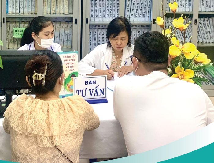 Người trẻ chủ động khám sức khỏe sinh sản. Ảnh: L.H