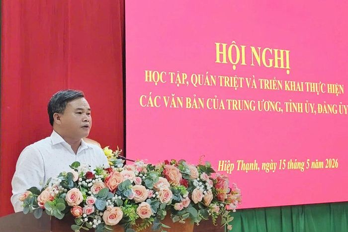 Đồng chí Lê Nguyên Hoàng, Bí thư Đảng ủy xã, Chủ tịch HĐND xã phát biểu chỉ đạo tại hội nghị