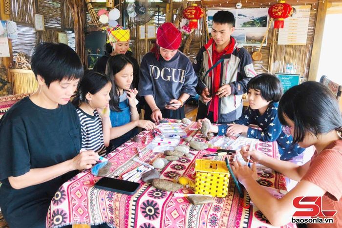 Trại hè thiếu nhi tại xã Ngọc Chiến. Ảnh Nguyễn Cường