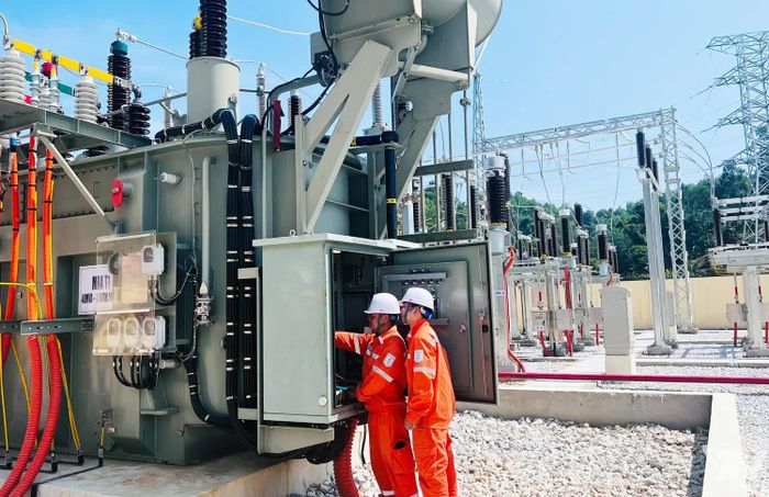 Hệ thống điện ổn định giữ vai trò quan trọng đối với phát triển công nghiệp, sản xuất và bảo đảm đời sống nhân dân trên địa bàn tỉnh. Ảnh: T.L