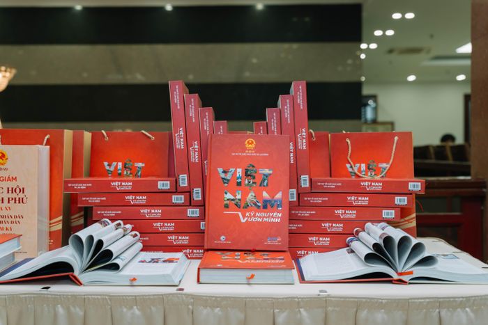 Ra mắt ấn phẩm đặc biệt “Việt Nam – Kỷ nguyên vươn mình”