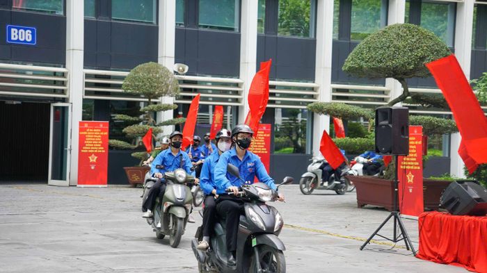 Đoàn viên thanh niên các đơn vị ra quân chiến dịch Mùa hè số cùng VNeID