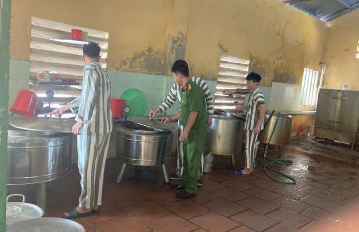 Đặc xá là chính sách khoan hồng, nhăn văn của Đảng, Nhà nước ta đối với người lầm lỗi biết ăn năn, hối cãi về những sai lầm trong quá khứ, mong muốn làm lại cuộc đời, làm người có ích cho xã hội.